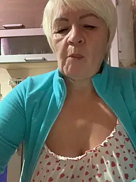 Snapshot of Laura_Millf chatting on September 23, 2025, 5:31 pm Laura Millf online show from September 23, 2025, 5:31 pm