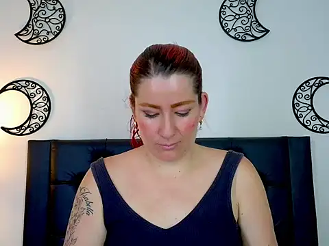 Snapshot of PamelaMK chatting on October 6, 2025, 11:11 am PamelaMK online show from October 6, 2025, 11:11 am