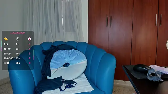 Julie Markk online show from November 5, 2025, 7:28 pm