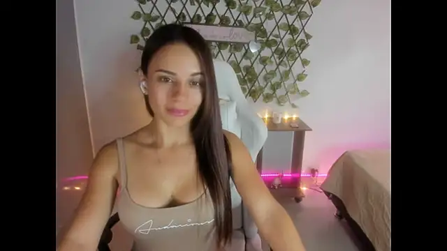 Snapshot of Sara_lopez_28 chatting on October 27, 2025, 5:14 pm Sara lopez 28 online show from October 27, 2025, 5:14 pm