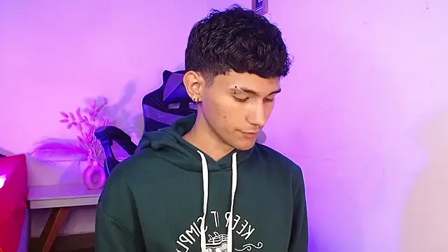 Snapshot of Alexx_tc chatting on November 1, 2025, 6:41 am Alexx tc online show from November 1, 2025, 6:41 am