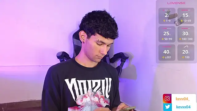 Snapshot of Alexx_tc chatting on November 26, 2025, 5:18 am Alexx tc online show from November 26, 2025, 5:18 am