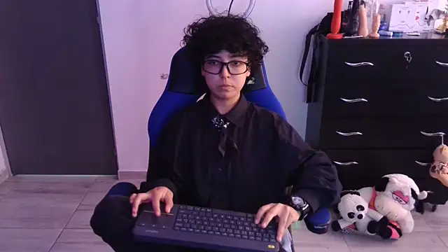 thomascooper7 online show from March 18, 2026, 7:26 pm