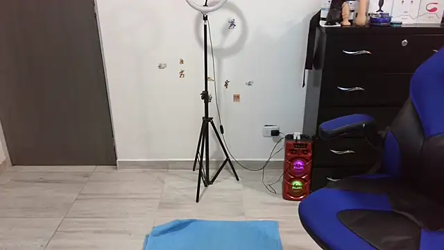 thomascooper7 online show from December 22, 2025, 7:25 pm