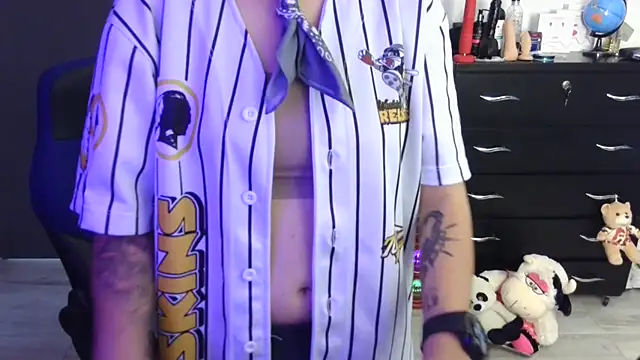 thomascooper7 online show from April 18, 2026, 7:07 pm