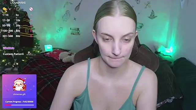 Snapshot of Fluffy_muffin_ chatting on December 16, 2025, 9:13 am Fluffy muffin online show from December 16, 2025, 9:13 am