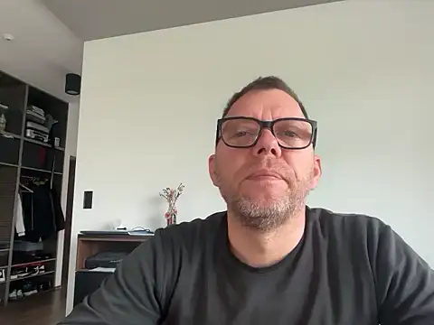 Snapshot of xmnbx77 chatting on October 15, 2025, 7:27 am xmnbx77 online show from October 15, 2025, 7:27 am