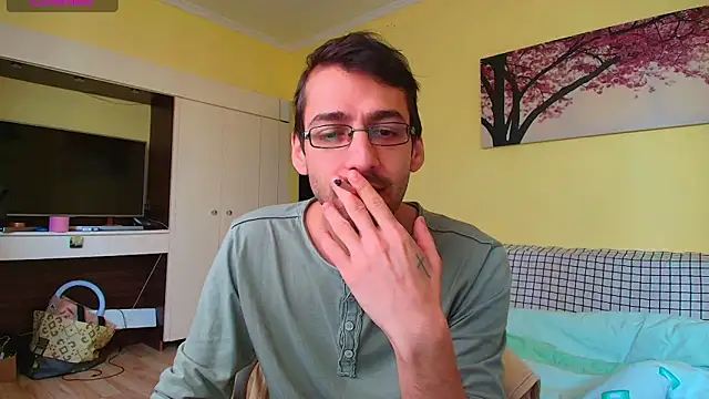 Snapshot of HungEddy chatting on December 16, 2025, 9:02 am HungEddy online show from December 16, 2025, 9:02 am