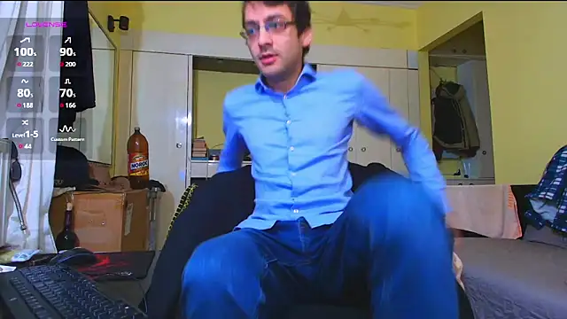 Snapshot of HungEddy chatting on February 2, 2026, 8:52 pm HungEddy online show from February 2, 2026, 8:52 pm