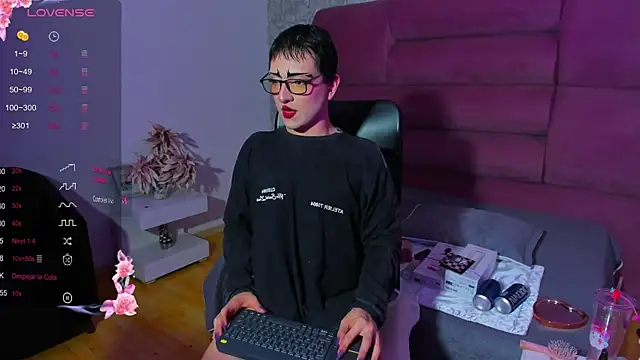 Snapshot of melodybonss_ chatting on January 13, 2025, 4:39 am melodybonss  online show from January 13, 2025, 4:39 am