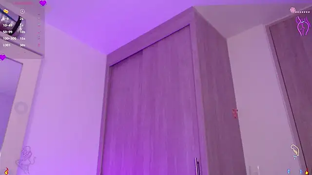 Snapshot of scarlett_diamond11 chatting on December 13, 2025, 9:43 pm scarlett diamond11 online show from December 13, 2025, 9:43 pm