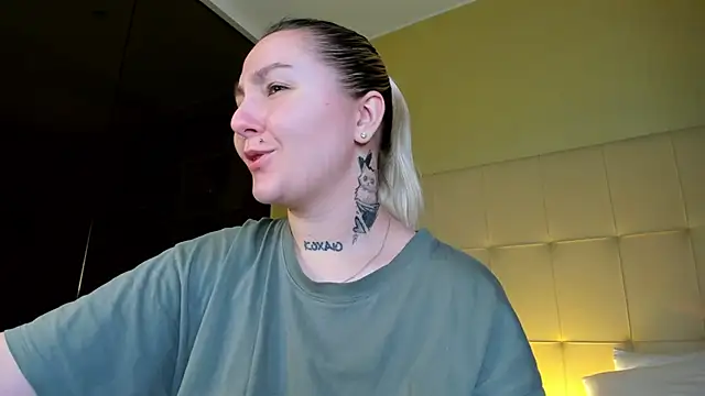 Snapshot of Debbie_Taylor chatting on November 18, 2025, 5:05 pm Debbie Taylor online show from November 18, 2025, 5:05 pm