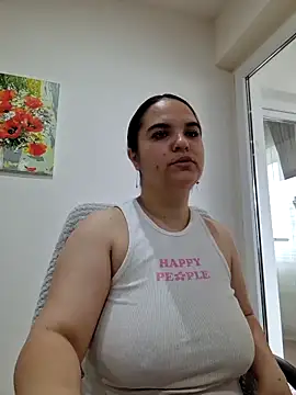 Snapshot of Ella-Diamond chatting on May 13, 2026, 5:47 am Ella-Diamond online show from May 13, 2026, 5:47 am