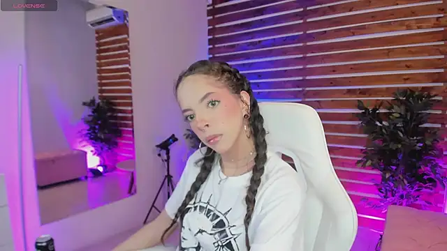 Sapphire Venuss online show from February 22, 2026, 11:50 pm