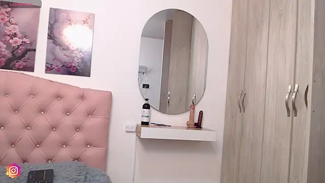 lily f00x online show from January 12, 2026, 12:45 pm