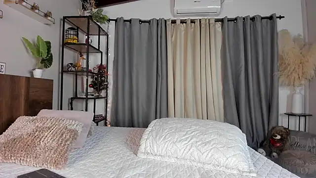 Snapshot of amber_maxwell chatting on December 15, 2025, 8:47 pm amber maxwell online show from December 15, 2025, 8:47 pm