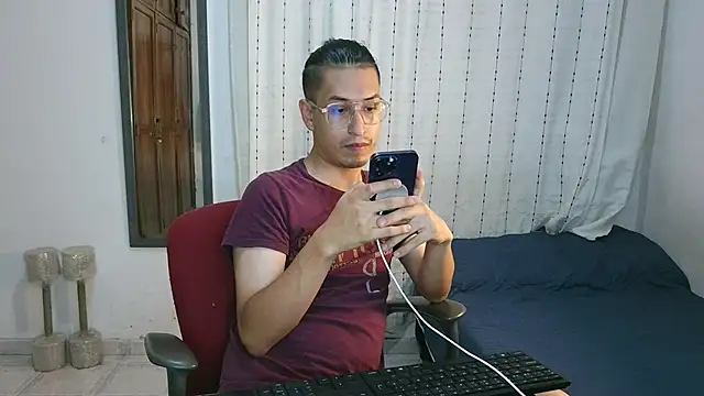 Snapshot of Orionferrer- chatting on December 15, 2025, 2:50 am Orionferrer- online show from December 15, 2025, 2:50 am