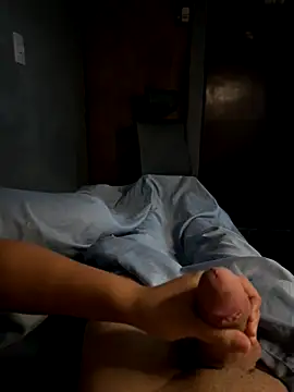 mismmia online show from November 25, 2025, 3:40 am