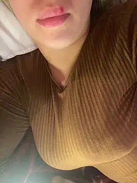 Snapshot of 69Laura696 chatting on February 21, 2025, 3:21 pm 69Laura696 online show from February 21, 2025, 3:21 pm