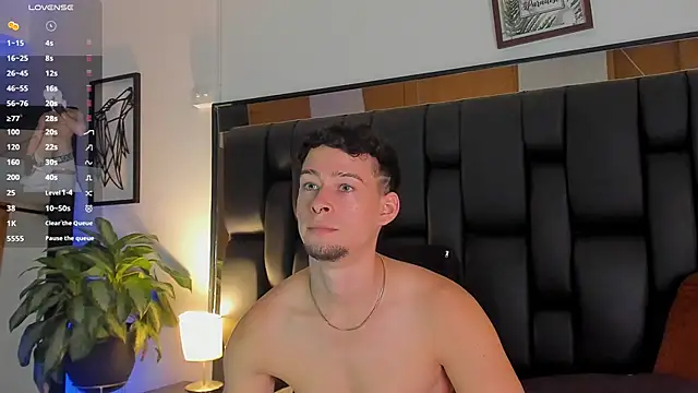 Snapshot of JadeSmiith_ chatting on December 4, 2025, 10:31 pm JadeSmiith online show from December 4, 2025, 10:31 pm