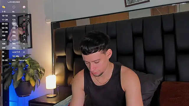 Snapshot of JadeSmiith_ chatting on October 23, 2025, 10:30 pm JadeSmiith online show from October 23, 2025, 10:30 pm