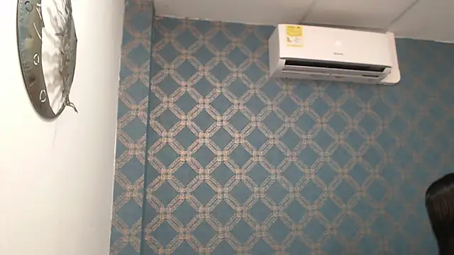 Snapshot of violeta_cute18 chatting on February 21, 2025, 1:22 am violeta cute18 online show from February 21, 2025, 1:22 am