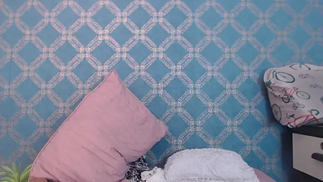 Snapshot of violeta_cute18 chatting on January 24, 2025, 10:51 pm violeta cute18 online show from January 24, 2025, 10:51 pm