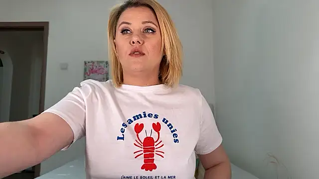 Snapshot of Flawlessxx chatting on February 19, 2025, 10:23 am Flawlessxx online show from February 19, 2025, 10:23 am