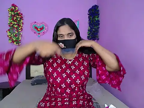 Hot Maleka online show from October 25, 2025, 3:34 pm