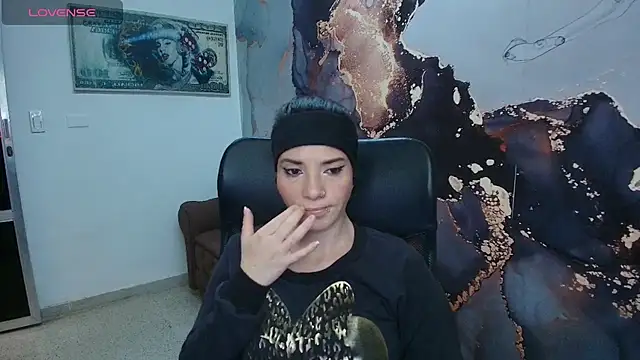 Snapshot of DanaaRey chatting on October 10, 2025, 4:19 pm DanaaRey online show from October 10, 2025, 4:19 pm