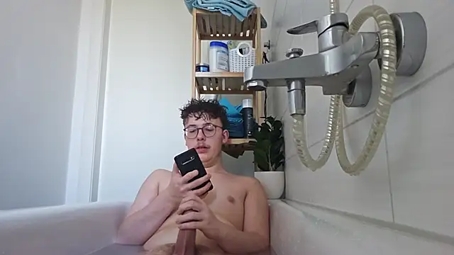 Snapshot of Virgindick38 chatting on March 18, 2025, 4:17 pm Virgindick38 online show from March 18, 2025, 4:17 pm