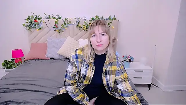 Snapshot of Incredible_Ariela chatting on October 26, 2025, 5:52 am Incredible Ariela online show from October 26, 2025, 5:52 am