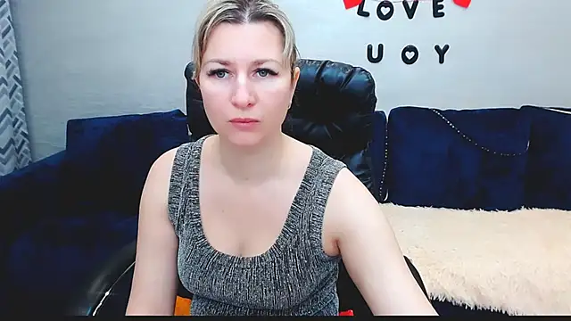 Snapshot of Incredible_Ariela chatting on December 4, 2025, 8:02 am Incredible Ariela online show from December 4, 2025, 8:02 am