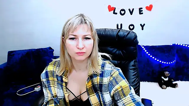 Snapshot of Incredible_Ariela chatting on November 20, 2025, 8:15 am Incredible Ariela online show from November 20, 2025, 8:15 am