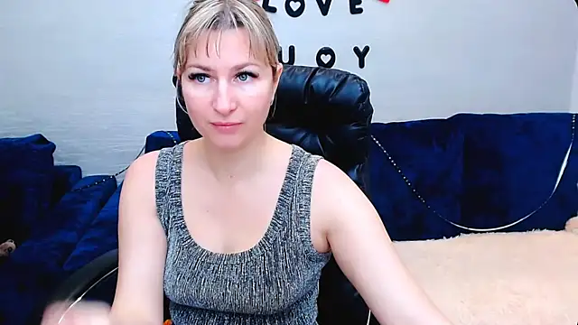 Snapshot of Incredible_Ariela chatting on November 13, 2025, 9:24 am Incredible Ariela online show from November 13, 2025, 9:24 am