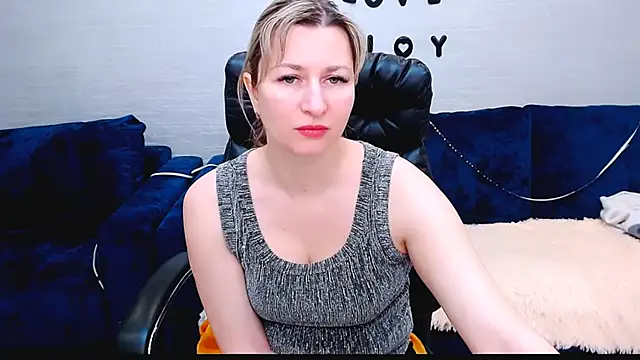 Snapshot of Incredible_Ariela chatting on December 15, 2025, 9:59 am Incredible Ariela online show from December 15, 2025, 9:59 am