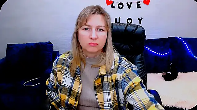 Snapshot of Incredible_Ariela chatting on October 27, 2025, 10:16 am Incredible Ariela online show from October 27, 2025, 10:16 am