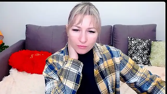 Snapshot of Incredible_Ariela chatting on November 19, 2025, 8:58 am Incredible Ariela online show from November 19, 2025, 8:58 am