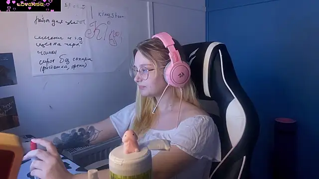 JacyWinslat online show from March 6, 2025, 1:57 pm