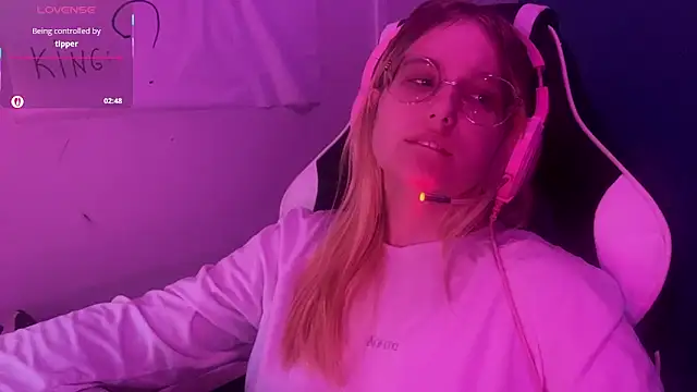 JacyWinslat online show from March 18, 2025, 7:33 pm