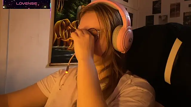 JacyWinslat online show from October 3, 2025, 2:51 pm