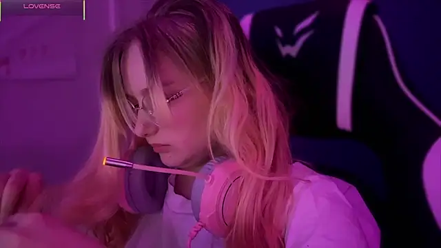 JacyWinslat online show from March 14, 2025, 8:06 pm