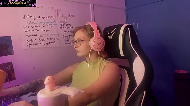 JacyWinslat online show from March 6, 2025, 5:54 pm