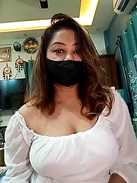 Snapshot of Cute-mona chatting on May 4, 2026, 10:07 am Cute-mona online show from May 4, 2026, 10:07 am