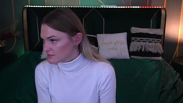 Snapshot of KateSly chatting on November 5, 2025, 7:22 am KateSly online show from November 5, 2025, 7:22 am