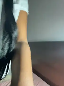 EscorpiLeoncita online show from December 13, 2024, 3:16 am