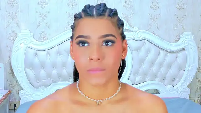 Snapshot of TiaraRosse chatting on November 26, 2025, 1:00 pm TiaraRosse online show from November 26, 2025, 1:00 pm