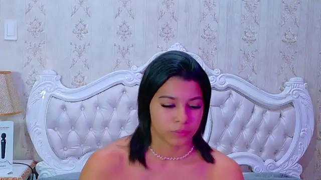 Snapshot of TiaraRosse chatting on October 23, 2025, 12:37 pm TiaraRosse online show from October 23, 2025, 12:37 pm