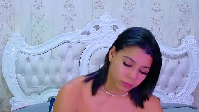 Snapshot of TiaraRosse chatting on October 24, 2025, 12:37 pm TiaraRosse online show from October 24, 2025, 12:37 pm