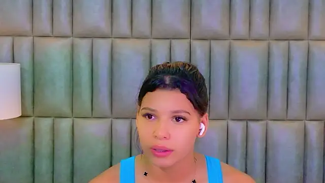 TiaraRosse online show from March 6, 2026, 12:00 pm